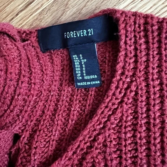 Forever21 cropped sweater - Picture 3 of 3